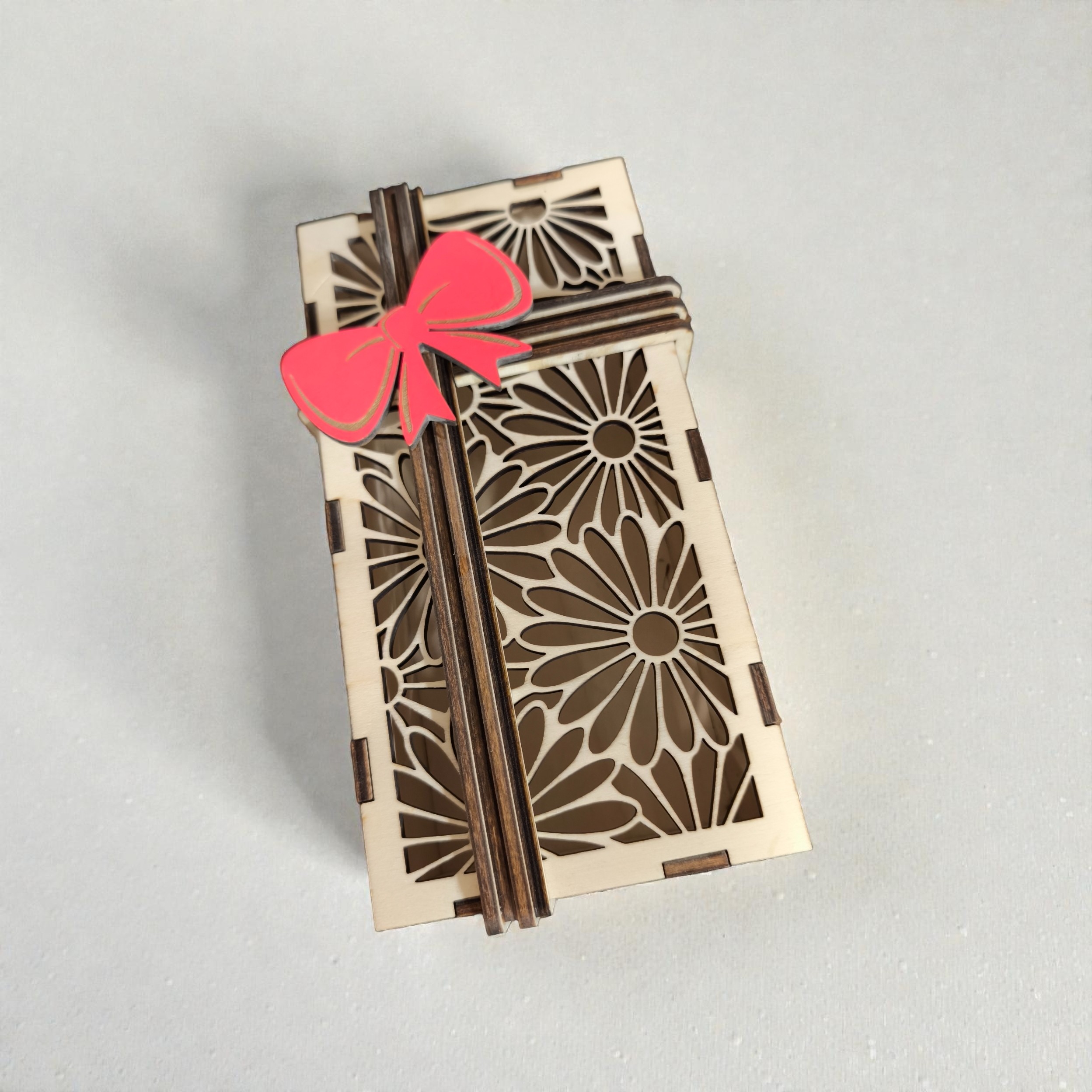 lesena darilna škatla s pokrovom – elegantna embalaža za darila