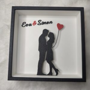 Tiskan okvir s silhueto para in rdečim srcem