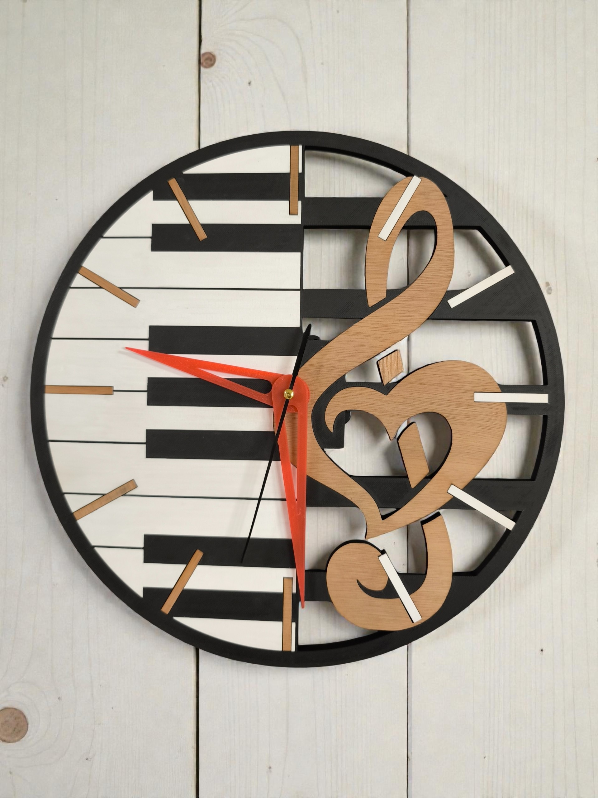 unikatne stenske ure iz lesa in 3D tiska