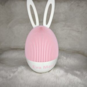 Veliko velikonočno jajce z ušesi in imenom